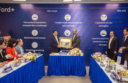 Thủ tướng Phạm Minh Chính thăm và làm việc với công ty Ford Việt Nam